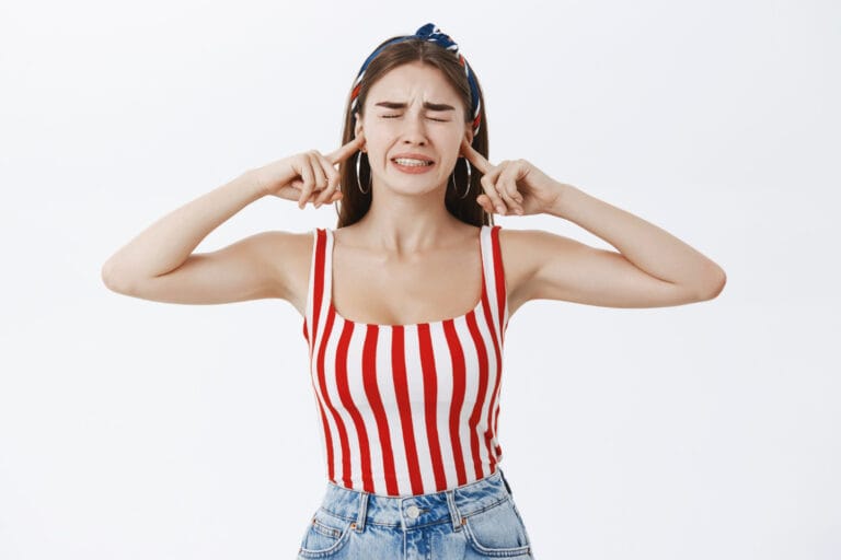 Você já reparou que os barulhos aumentam no verão? COOKIE_STUDIO FREEPIK